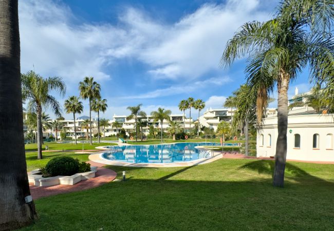 Apartamento en Marbella - Apartamento Moderno con Terraza cerca Puerto Banús Marbella