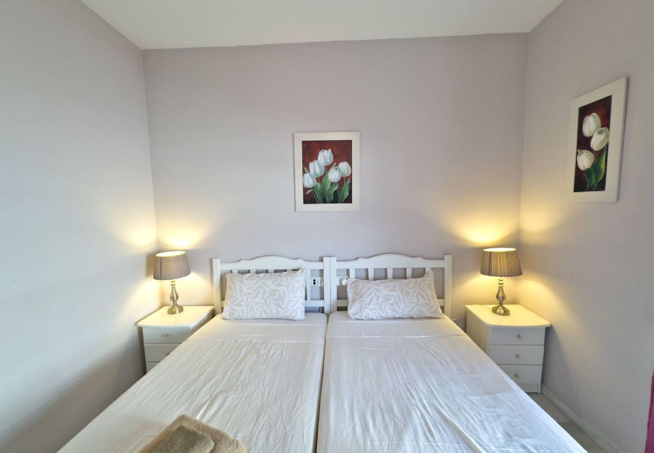 Apartamento en Marbella - Lor 52A.  Amplio Apartamento Cerca de la Playa.