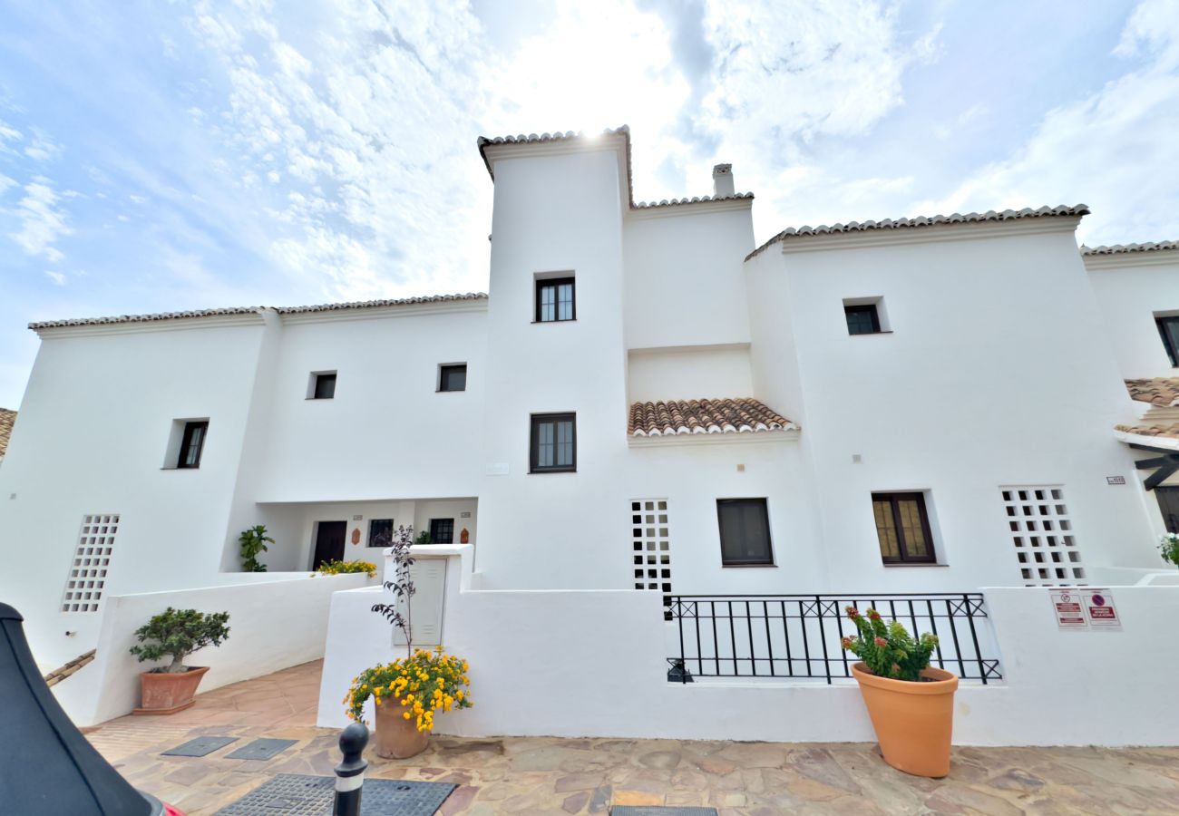 Apartamento en Marbella - Espectacular Apartamento Vacacional en Pueblo de Los Monteros, Marbella 🌅⛰️