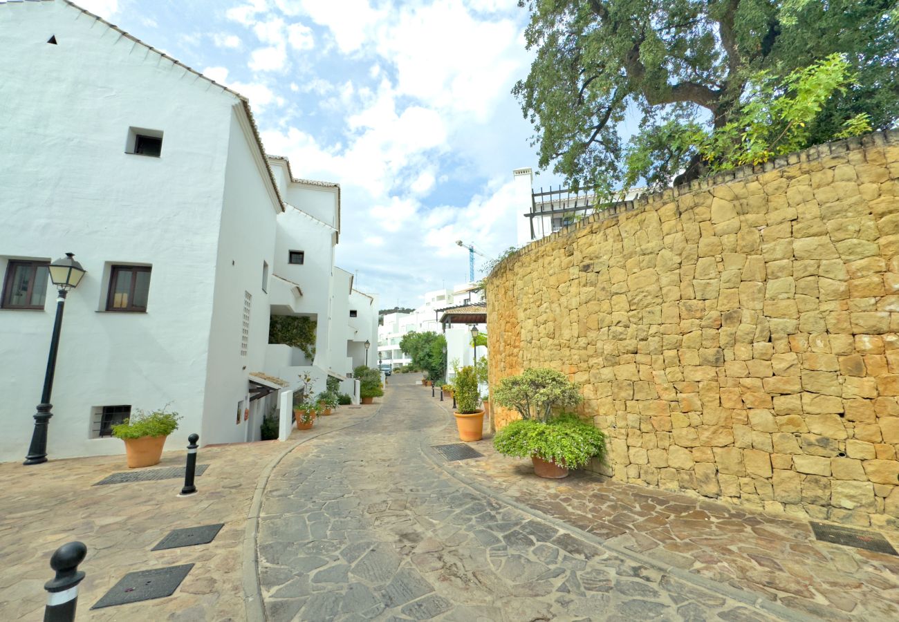 Apartamento en Marbella - Espectacular Apartamento Vacacional en Pueblo de Los Monteros, Marbella 🌅⛰️