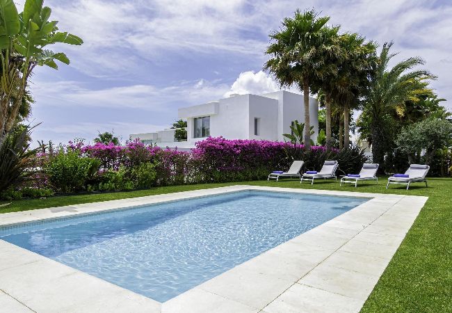 Villa en Marbella - Villa lujo con piscina privada y vistas al mar Río Real