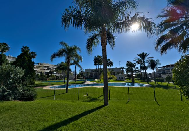 Apartamento en Marbella - Apartamento Moderno con Terraza cerca Puerto Banús Marbella