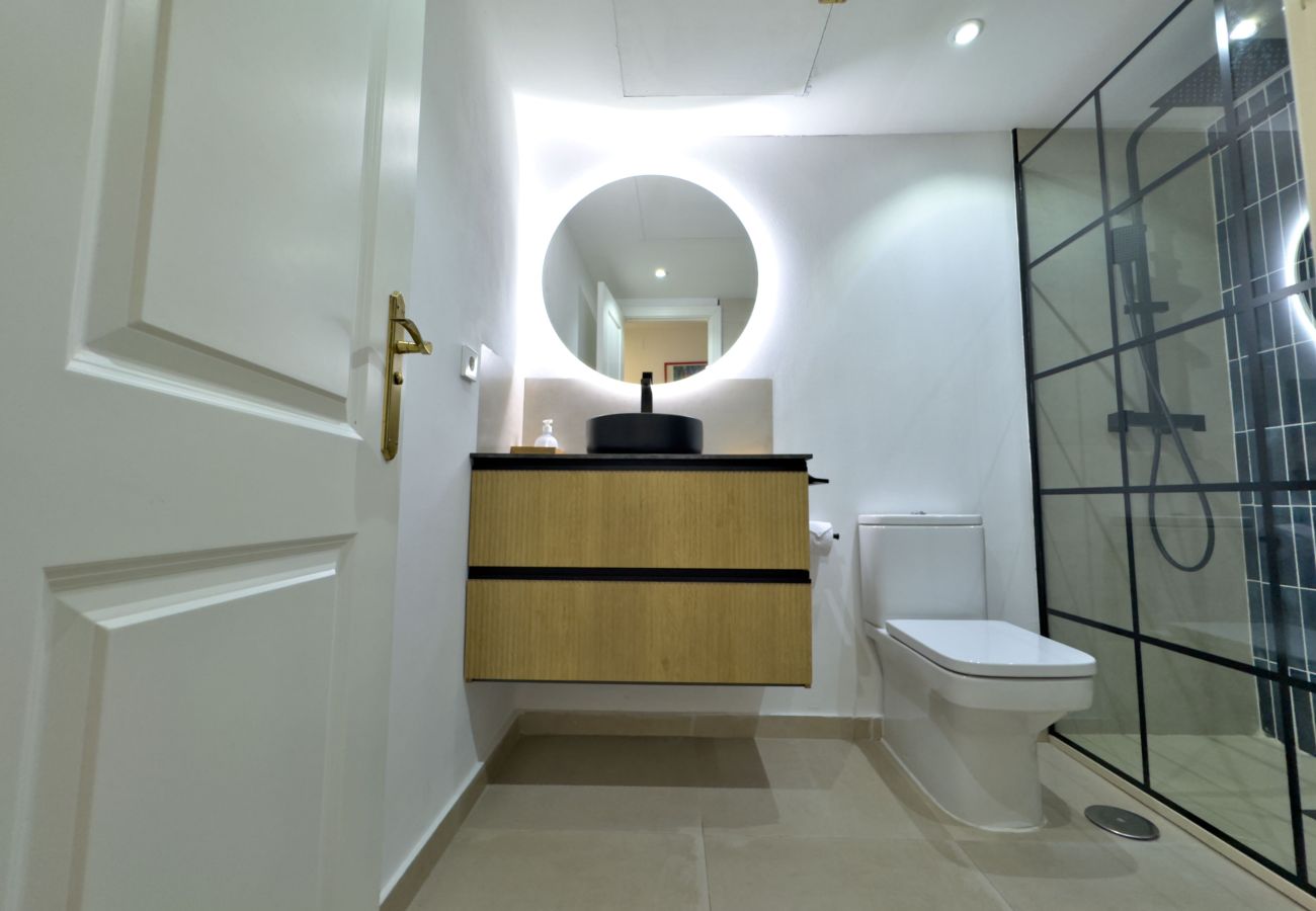 Apartamento en Marbella - Lor 82F. Moderno Apartamento Vacacional en Banús.