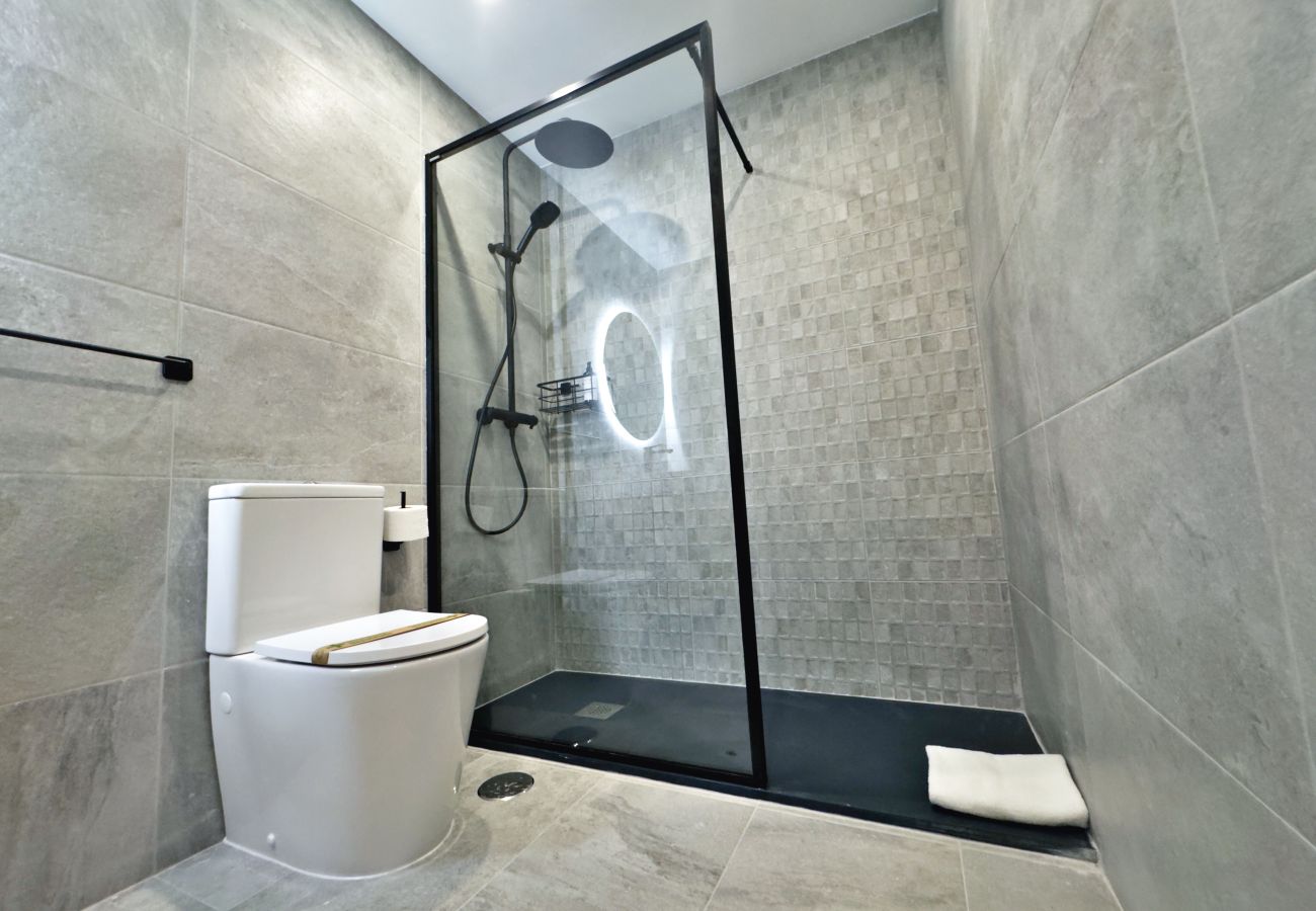 Apartamento en Marbella - Apartamento Moderno con Terraza cerca Puerto Banús Marbella