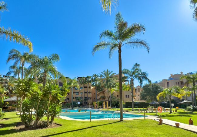 Apartamento en Estepona - Amplio apartamento de 3 dormitorios junto a la playa – Costalita, Estepona