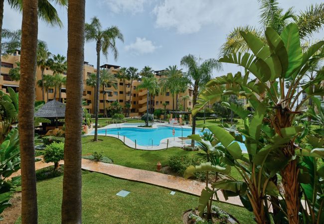 Apartamento en Estepona - Amplio piso de 3 dormitorios cerca de la playa
