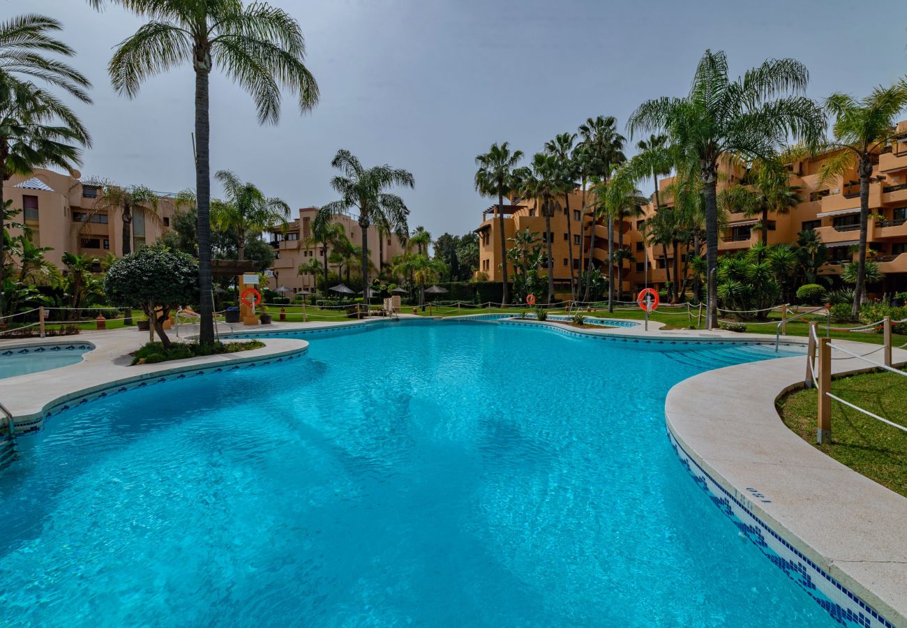 Apartamento en Estepona - Amplio apartamento de 3 dormitorios junto a la playa – Costalita, Estepona