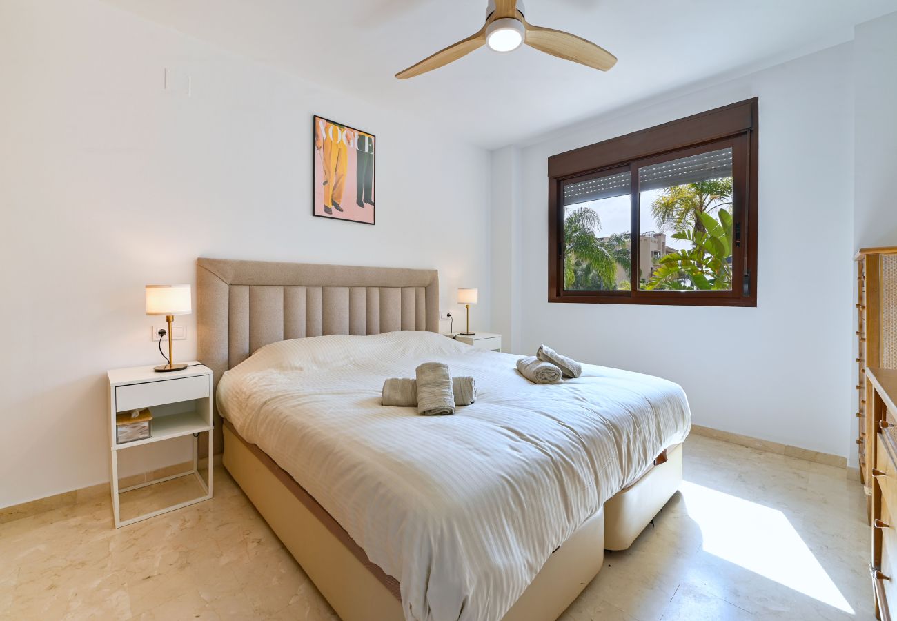 Apartamento en Estepona - Amplio apartamento de 3 dormitorios junto a la playa – Costalita, Estepona