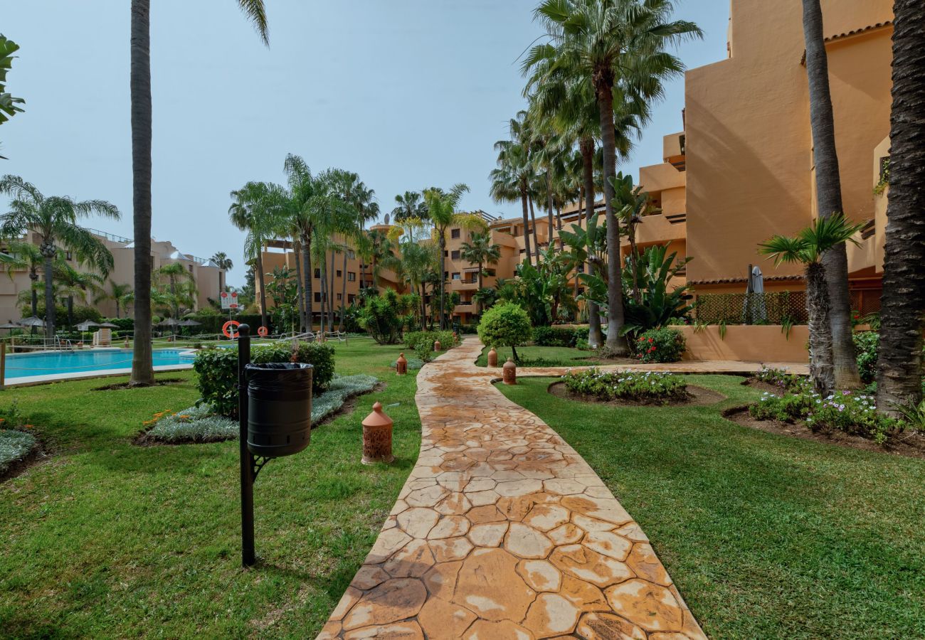 Apartamento en Estepona - Amplio apartamento de 3 dormitorios junto a la playa – Costalita, Estepona