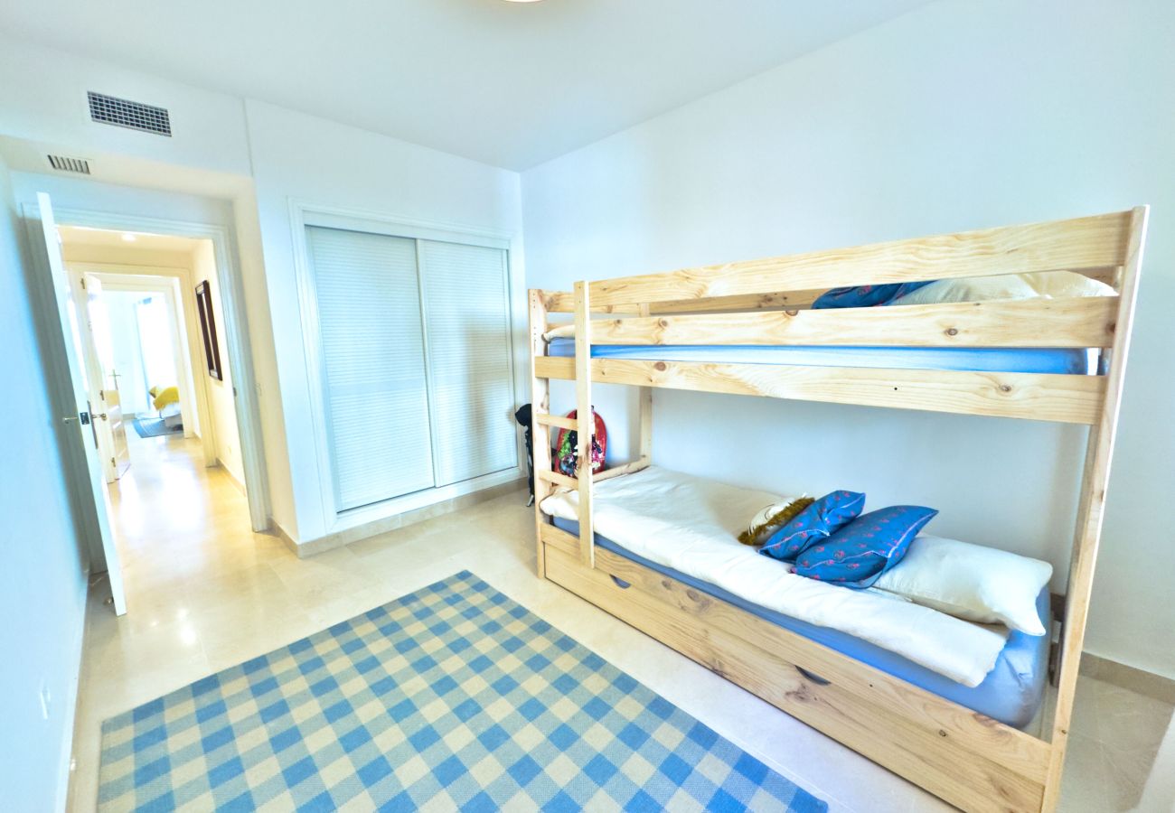 Apartamento en Benahavís - Vistas al Mar y Golf en Los Arqueros · Benahavís