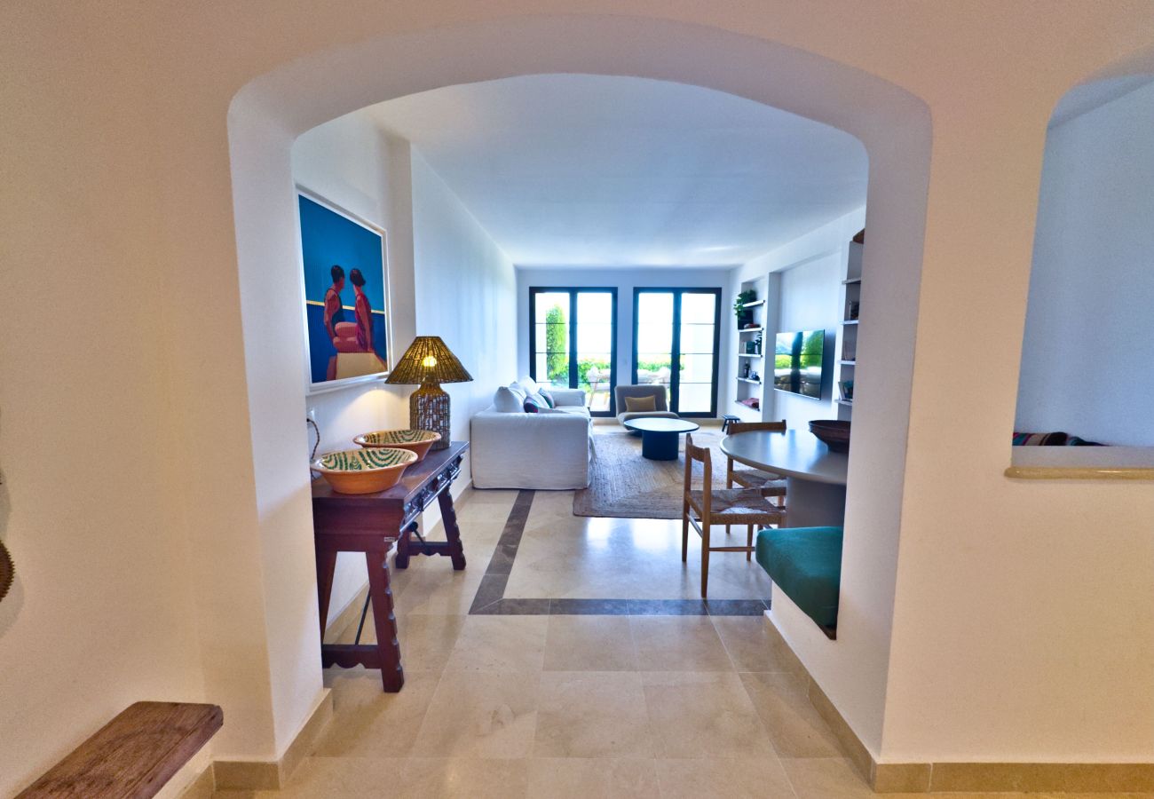 Apartamento en Benahavís - Vistas al Mar y Golf en Los Arqueros · Benahavís