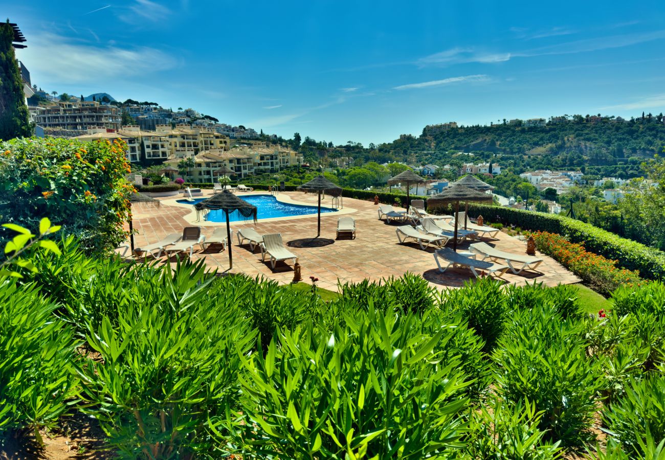 Apartamento en Benahavís - Vistas al Mar y Golf en Los Arqueros · Benahavís