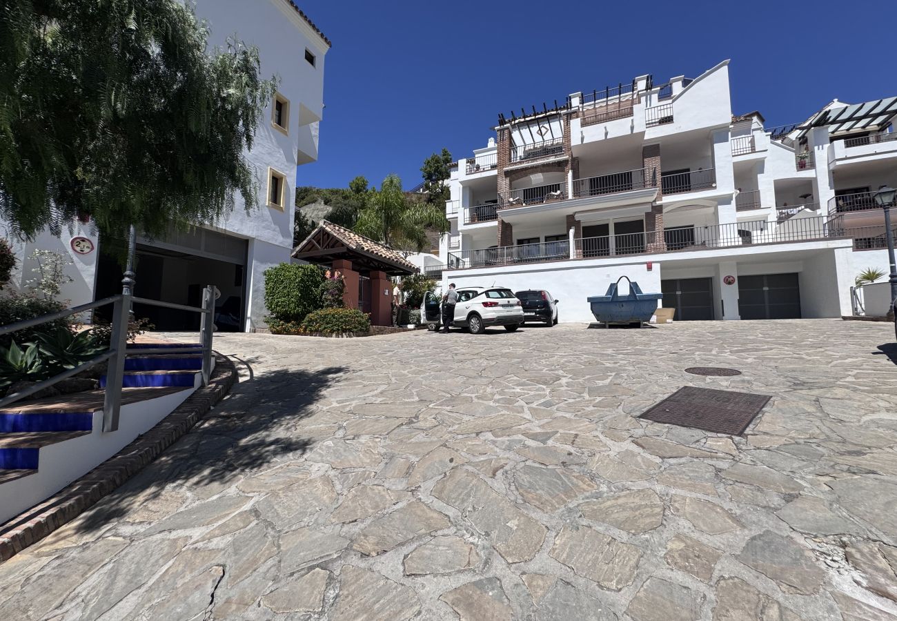 Apartamento en Benahavís - Vistas al Mar y Golf en Los Arqueros · Benahavís
