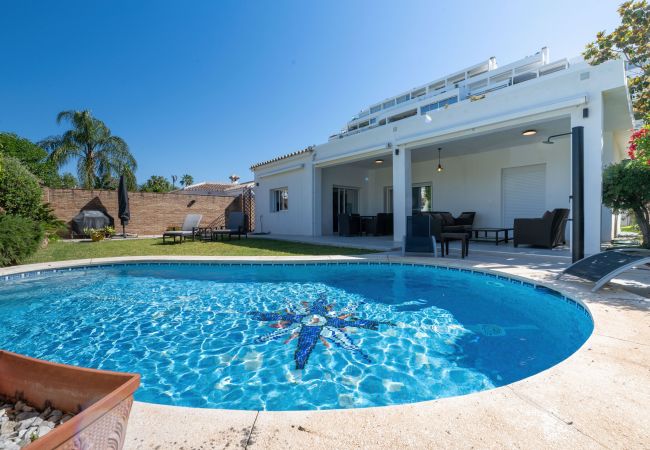 Villa en San Pedro de Alcántara - Villa con piscina privada en Guadalmina Alta, Marbella