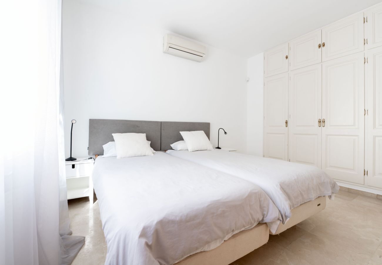 Villa en San Pedro de Alcántara - Villa con piscina privada en Guadalmina Alta, Marbella