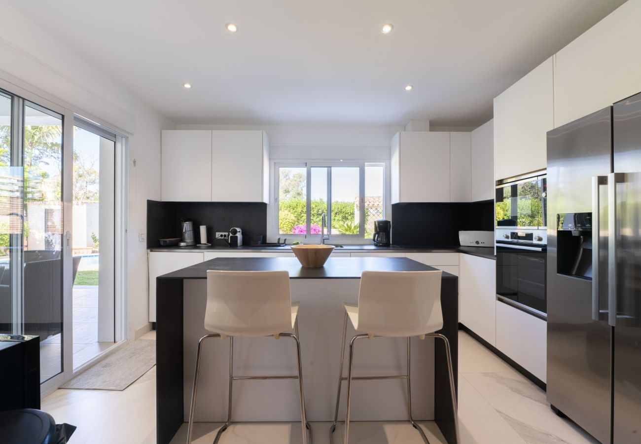 Villa en San Pedro de Alcántara - Villa con piscina privada en Guadalmina Alta, Marbella