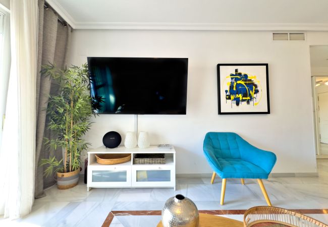 Apartment in Marbella - South-Facing 2BR near Puerto Banús 