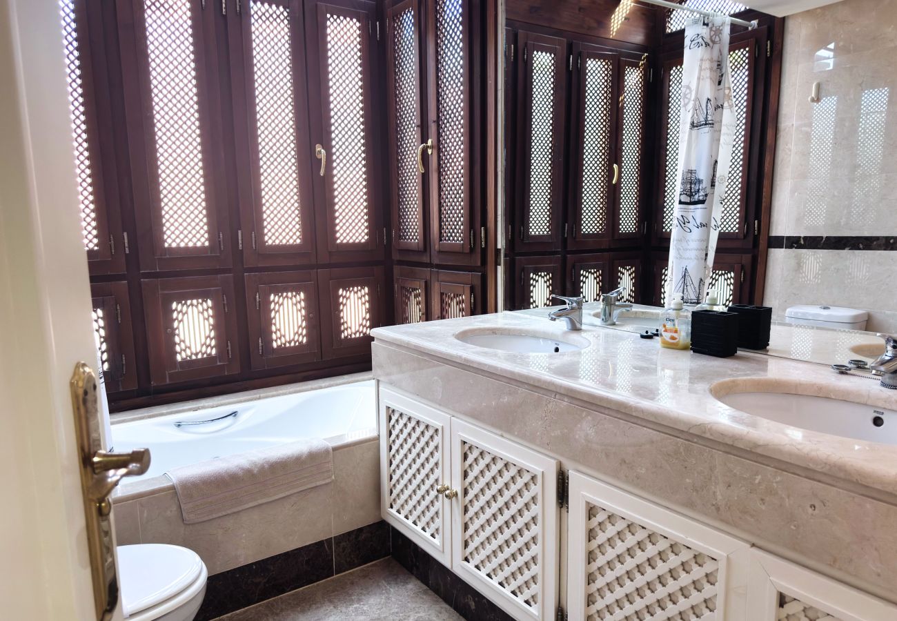 Apartment in Marbella - Elegant Family Apartment in Aloha Golf Marbella