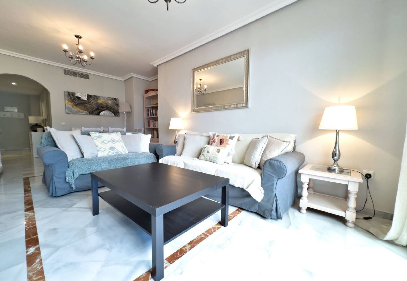 Apartment in Marbella - Lor 52A. Spacious Apartment Close to the Beach.