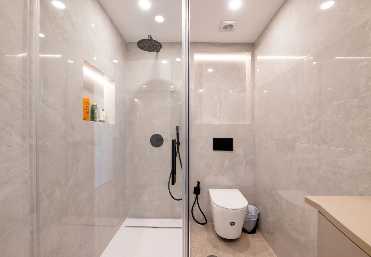 Apartment in Marbella - Modern Ground Floor Holiday Apartment – Embrujo Playa, Puerto Banús