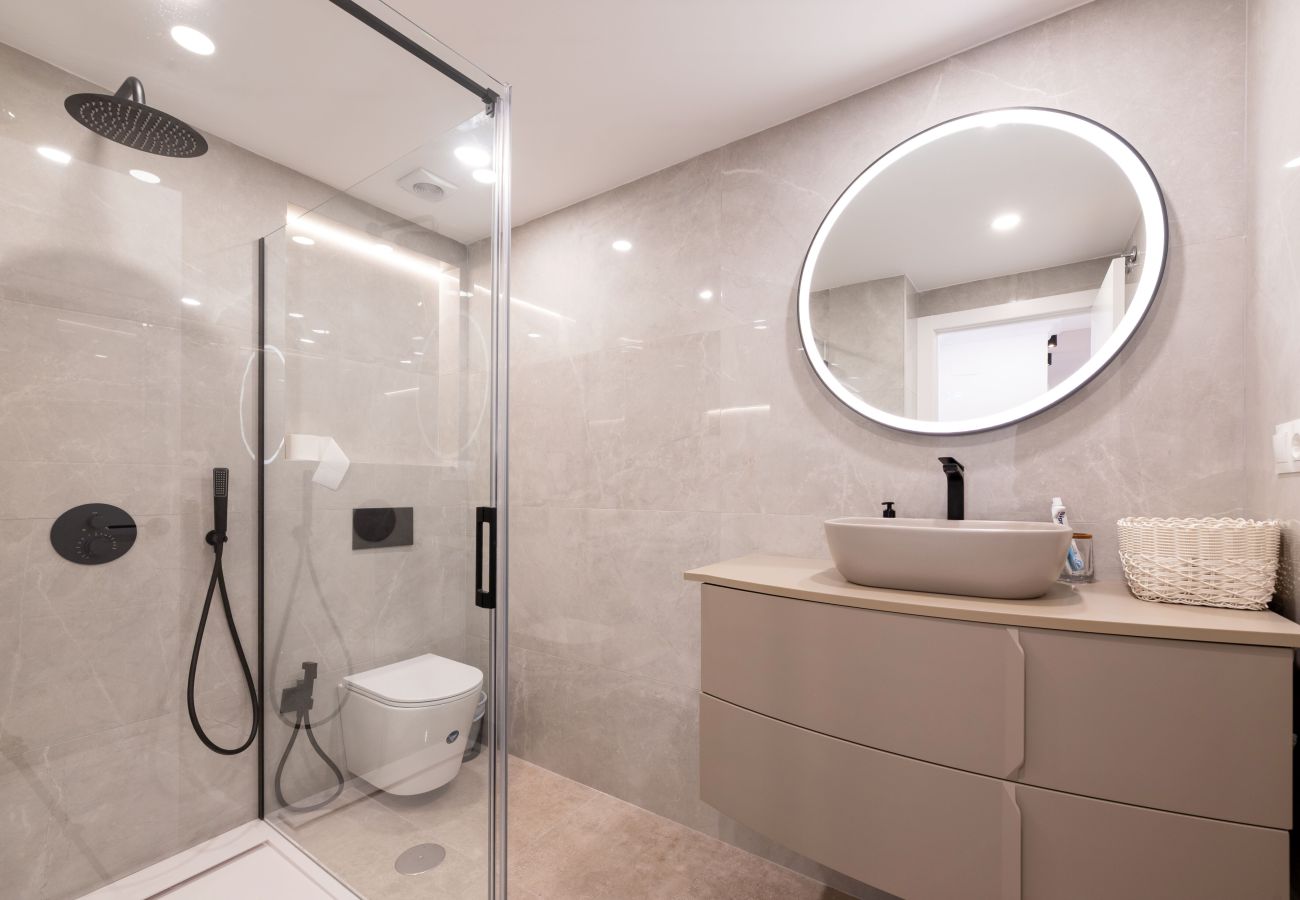 Apartment in Marbella - Modern Ground Floor Holiday Apartment – Embrujo Playa, Puerto Banús