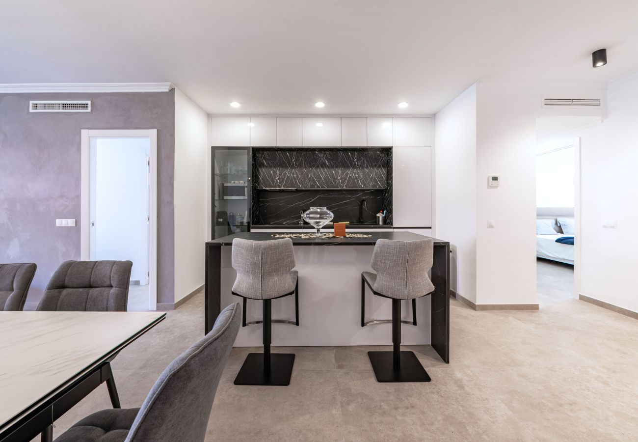 Apartment in Marbella - Modern Ground Floor Holiday Apartment – Embrujo Playa, Puerto Banús