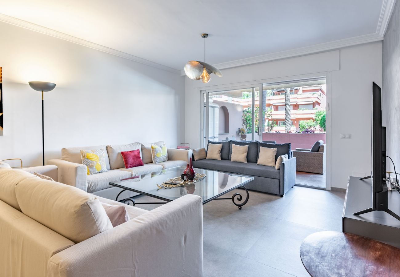 Apartment in Marbella - Modern Ground Floor Holiday Apartment – Embrujo Playa, Puerto Banús