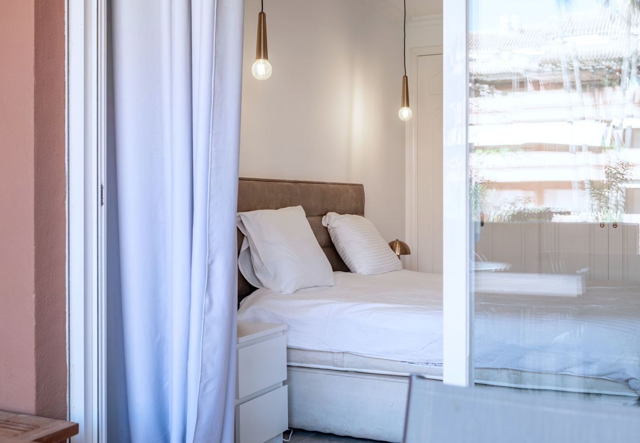 Apartment in Marbella - Modern Ground Floor Holiday Apartment – Embrujo Playa, Puerto Banús