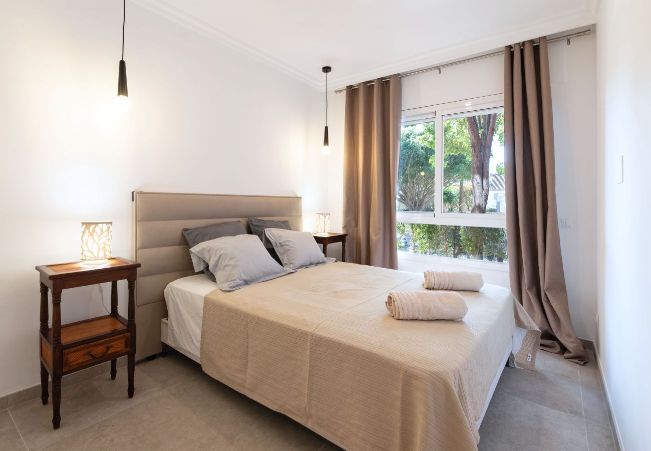 Apartment in Marbella - Modern Ground Floor Holiday Apartment – Embrujo Playa, Puerto Banús