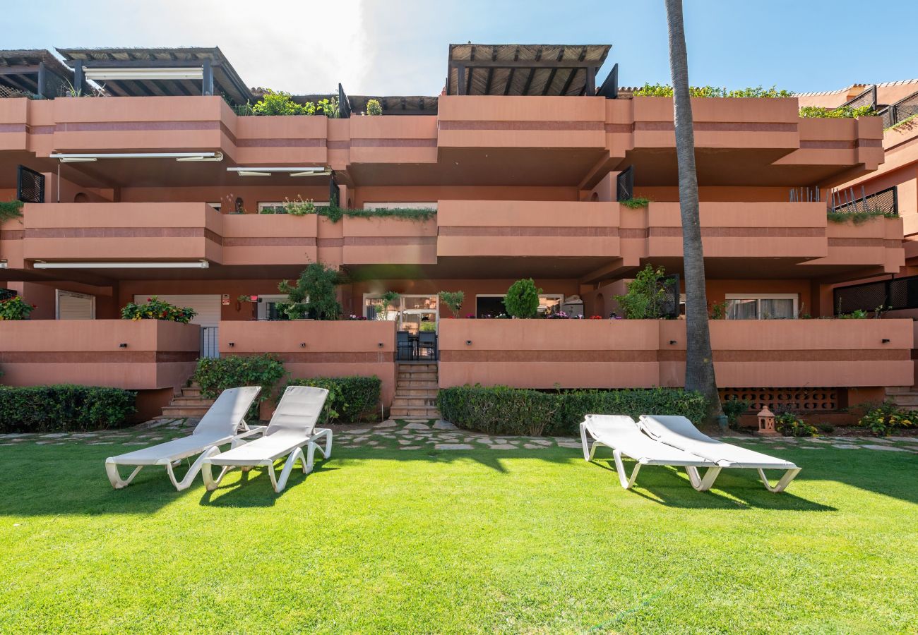 Apartment in Marbella - Modern Ground Floor Holiday Apartment – Embrujo Playa, Puerto Banús