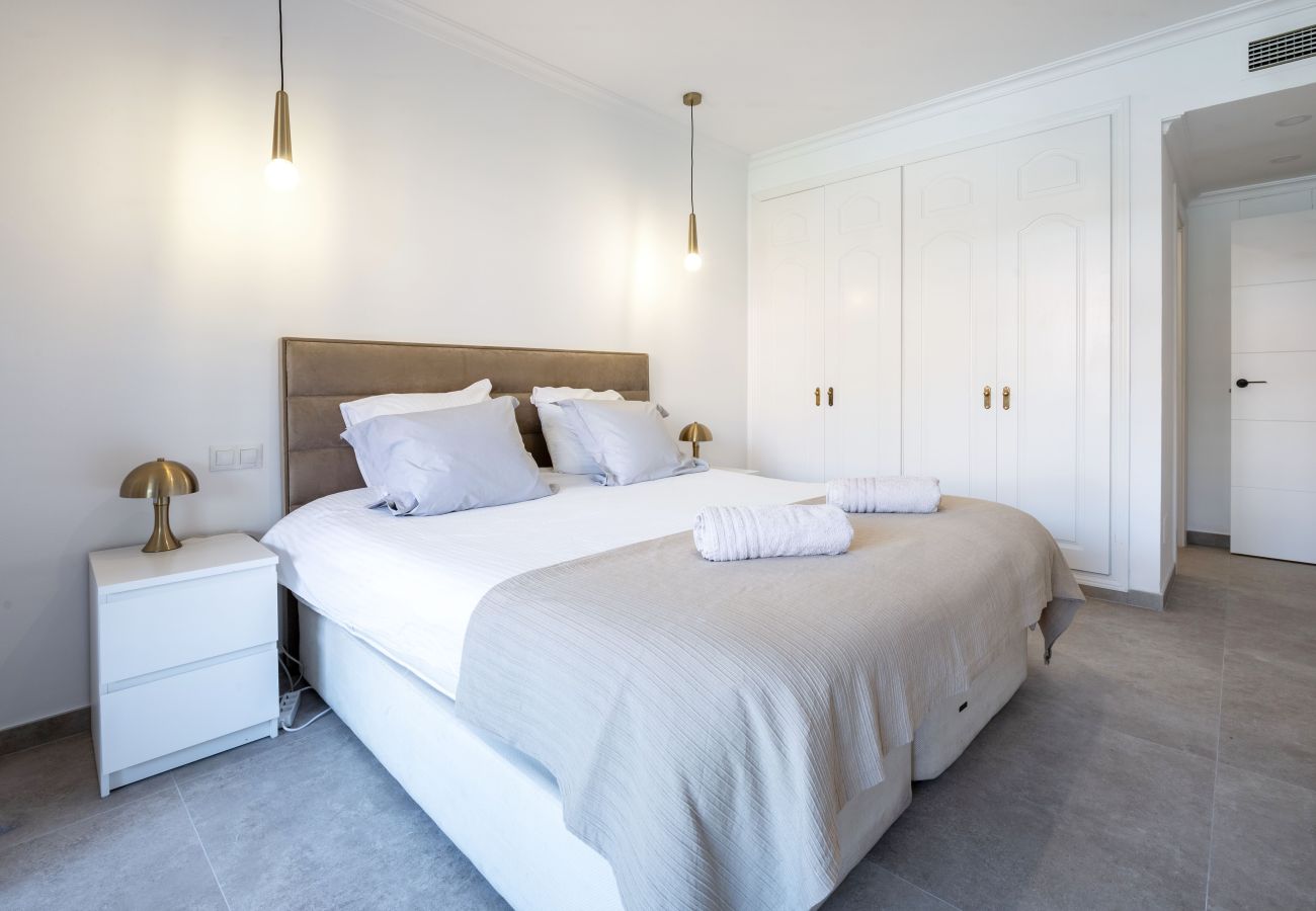 Apartment in Marbella - Modern Ground Floor Holiday Apartment – Embrujo Playa, Puerto Banús