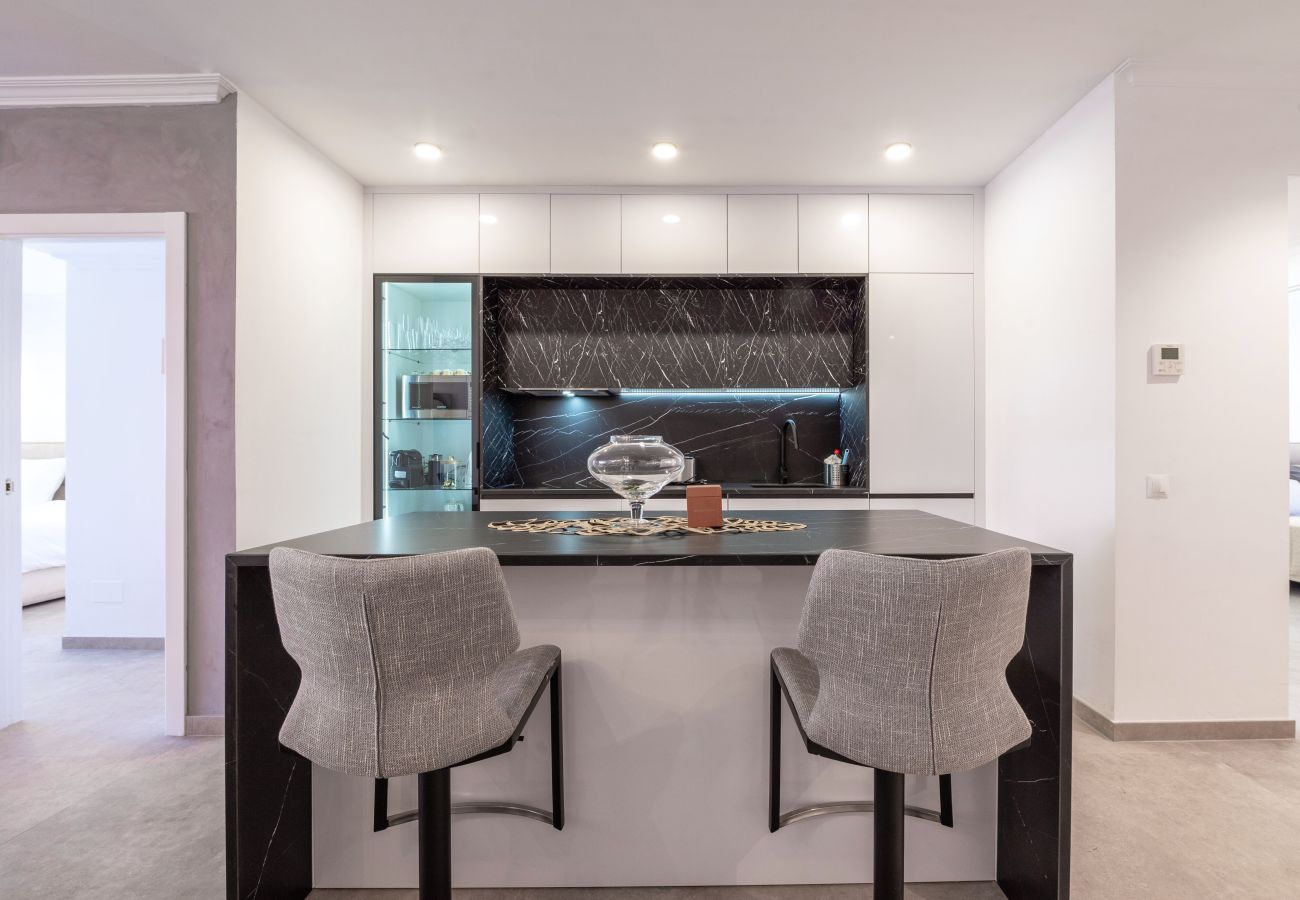 Apartment in Marbella - Modern Ground Floor Holiday Apartment – Embrujo Playa, Puerto Banús