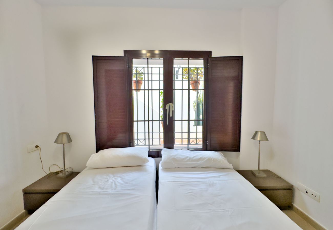 Apartment in Marbella - 🏡 Spectacular Holiday Apartment in Pueblo de Los Monteros, Marbella 🌅⛰️