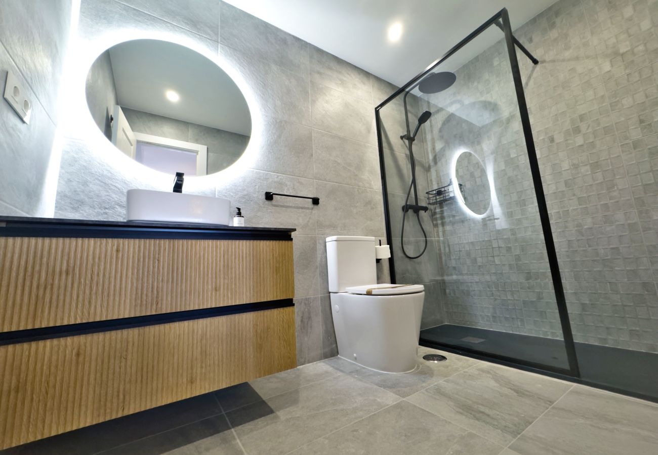 Apartment in Marbella - Modern Apartment with Terrace near Puerto Banus Marbella