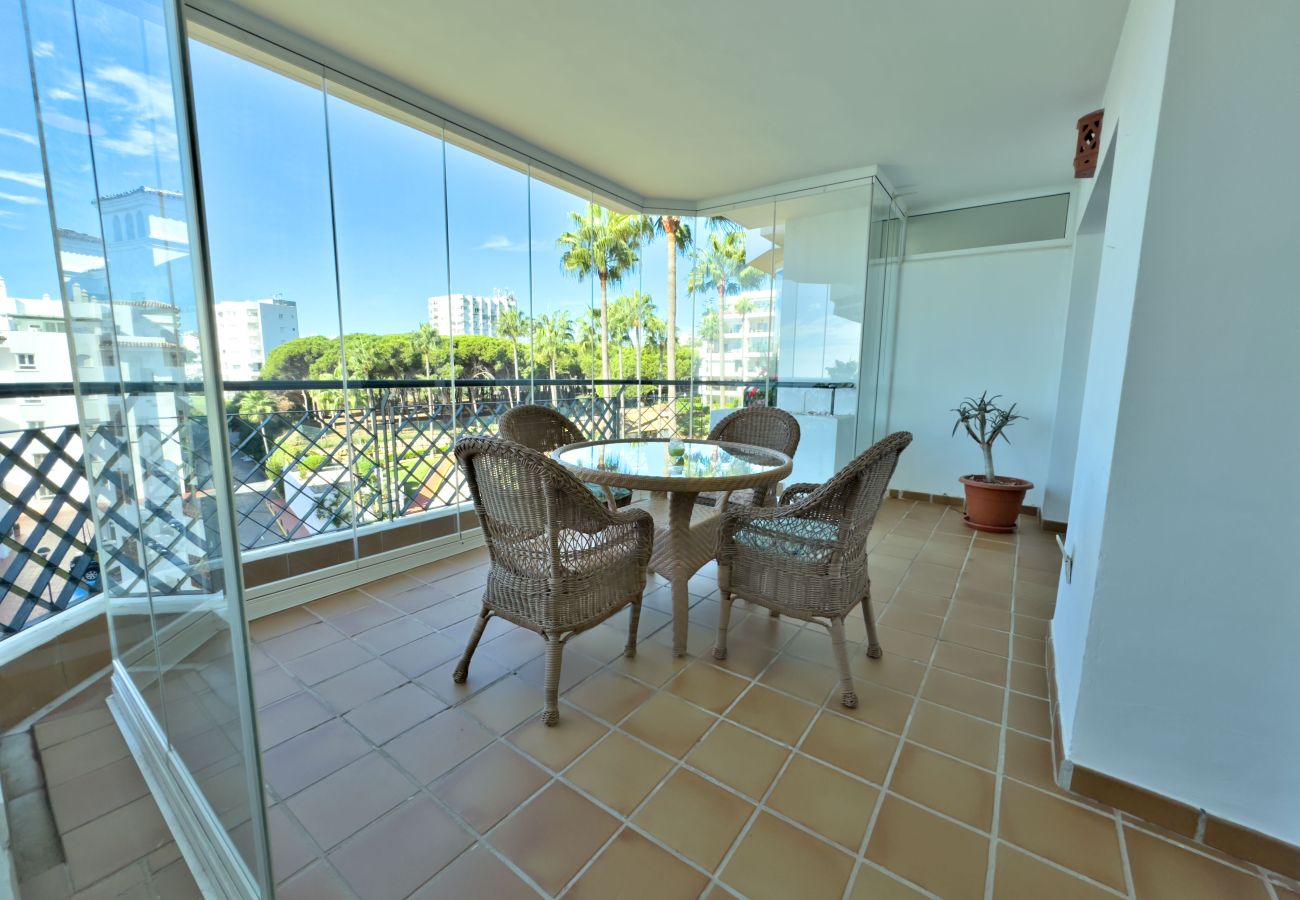 Apartment in Mijas Costa - Beachfront Apartment with Swimming Pools