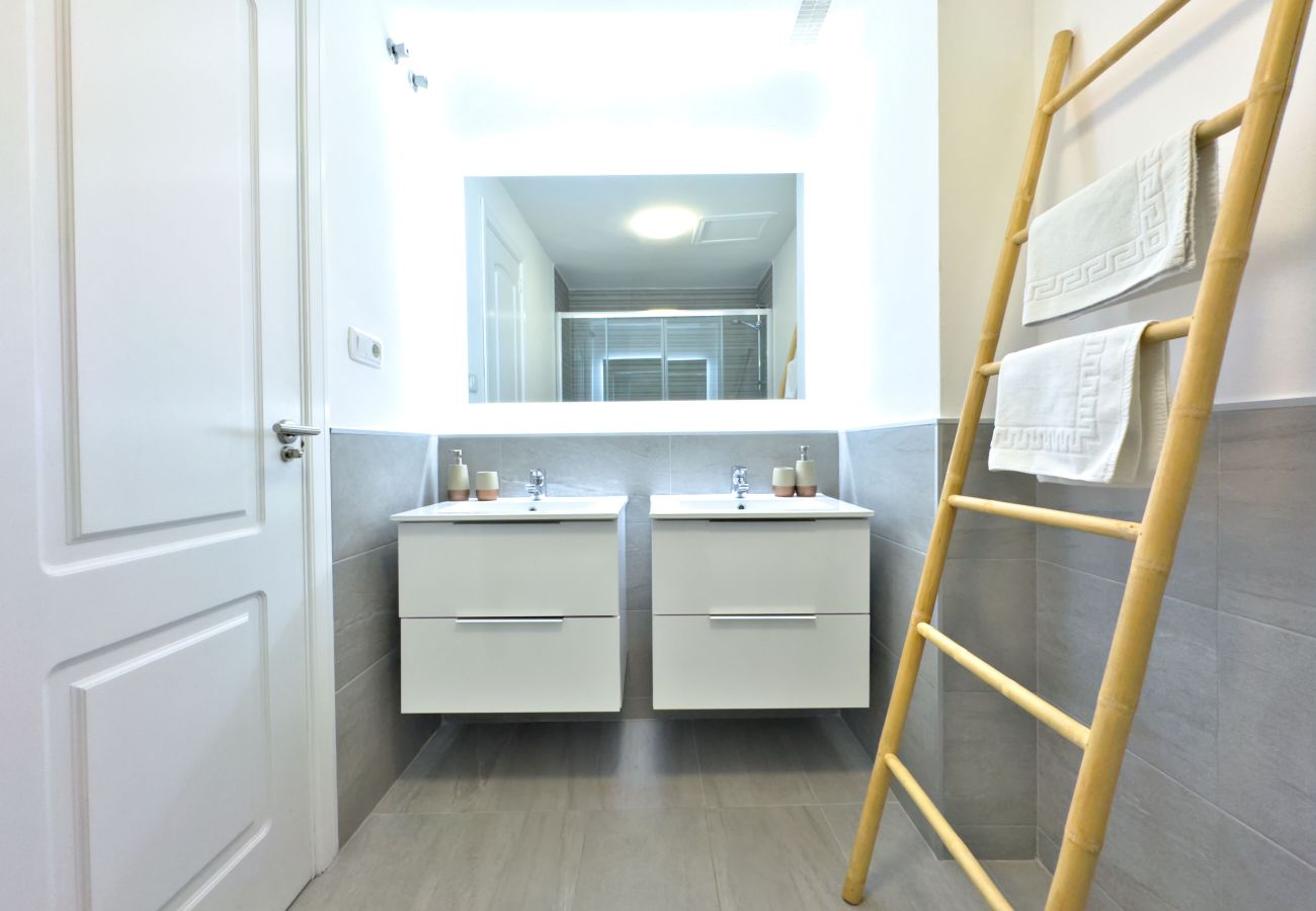 Apartment in Mijas Costa - Beachfront Apartment with Swimming Pools