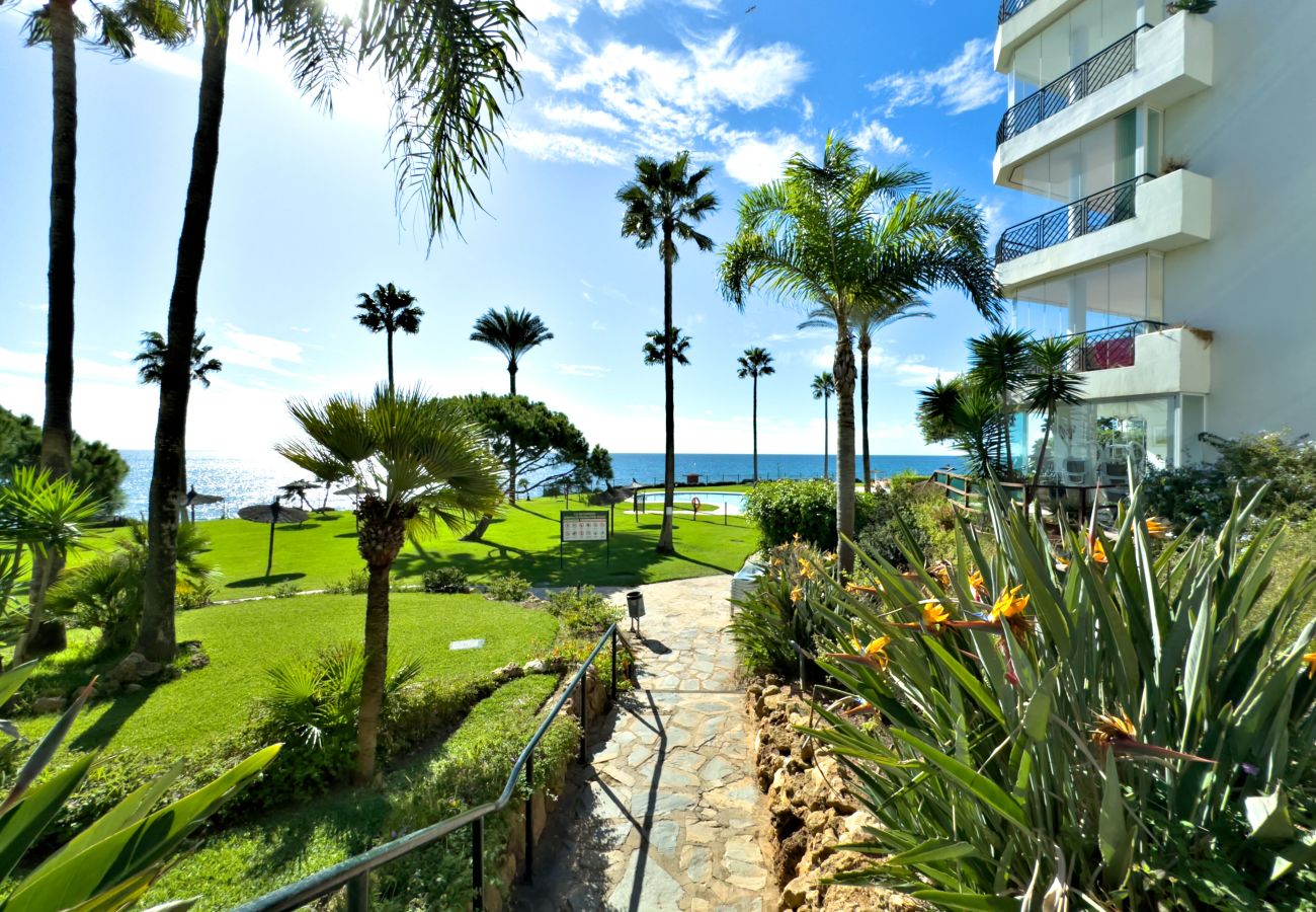 Apartment in Mijas Costa - Beachfront Apartment with Swimming Pools