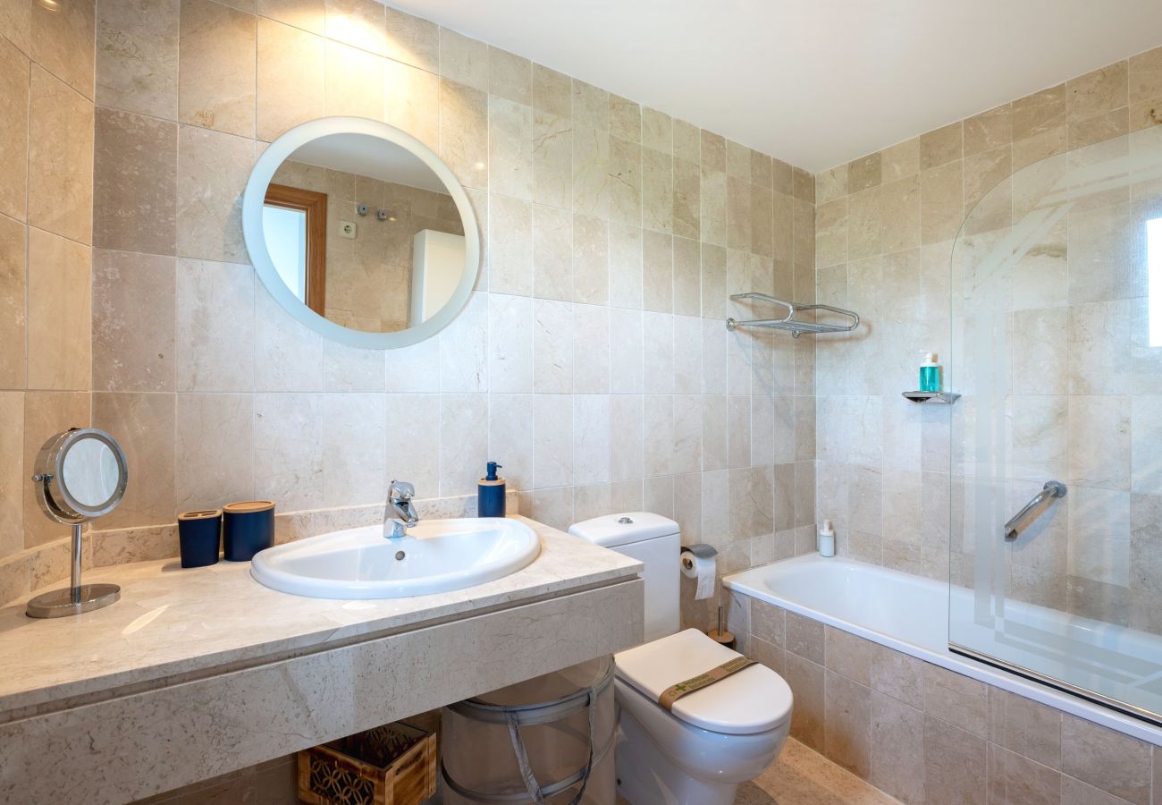 Apartment in Estepona - Spacious 3-Bedroom Apartment by the Beach – Costalita, Estepona