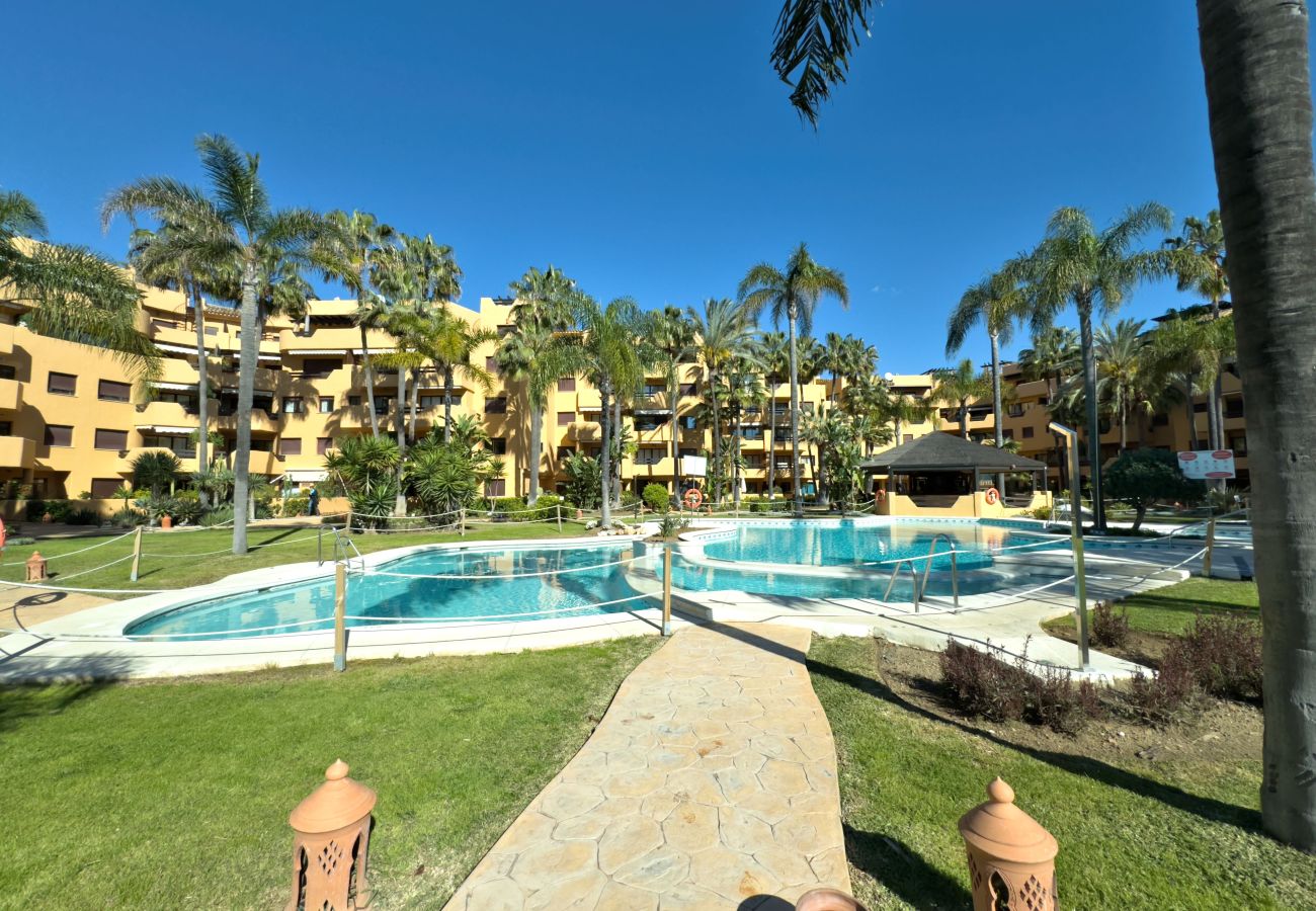 Apartment in Estepona - Spacious 3-Bedroom Apartment by the Beach – Costalita, Estepona