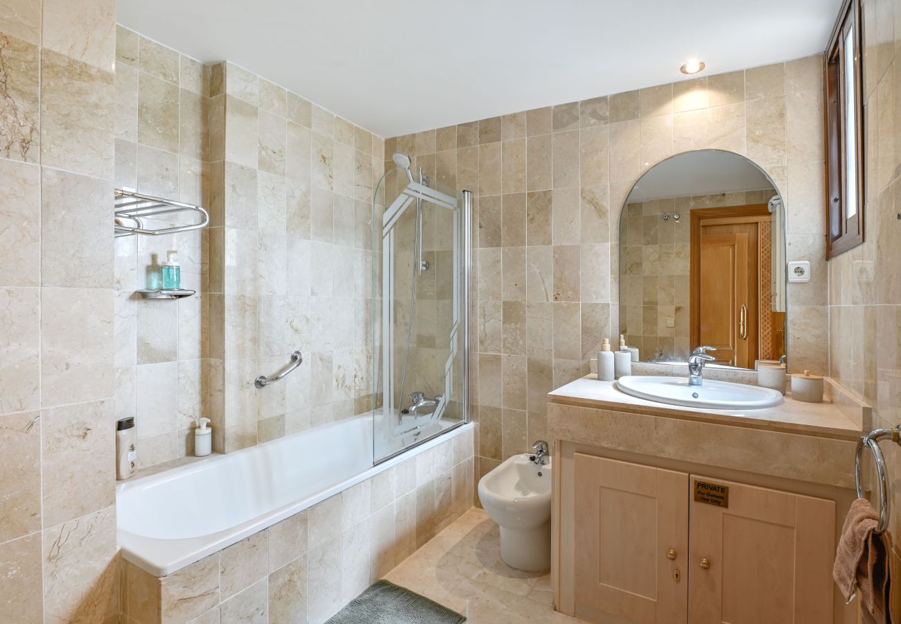 Apartment in Estepona - Spacious 3-Bedroom Apartment by the Beach – Costalita, Estepona