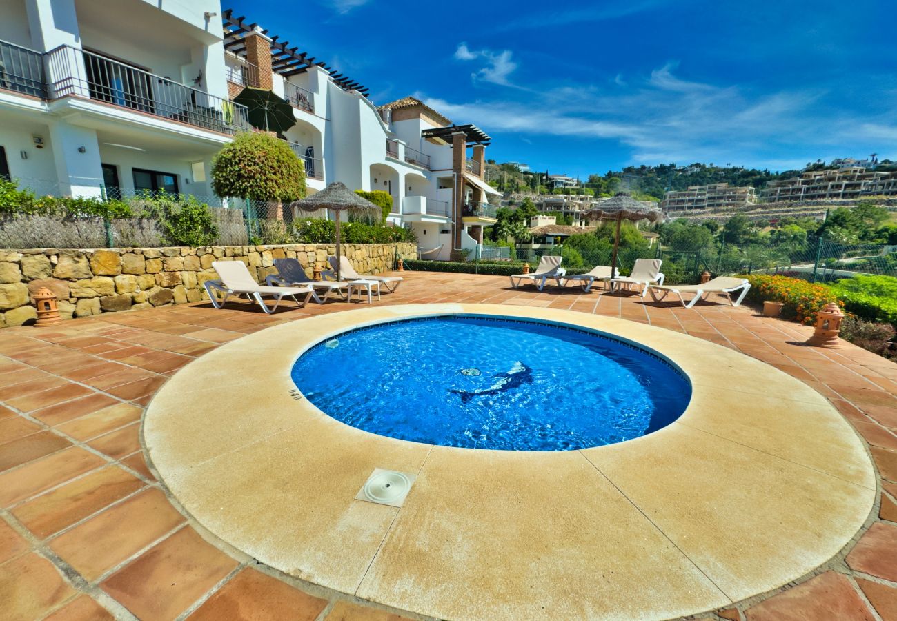 Apartment in Benahavís - Sea View Golf Retreat. Los Arqueros Benahavís