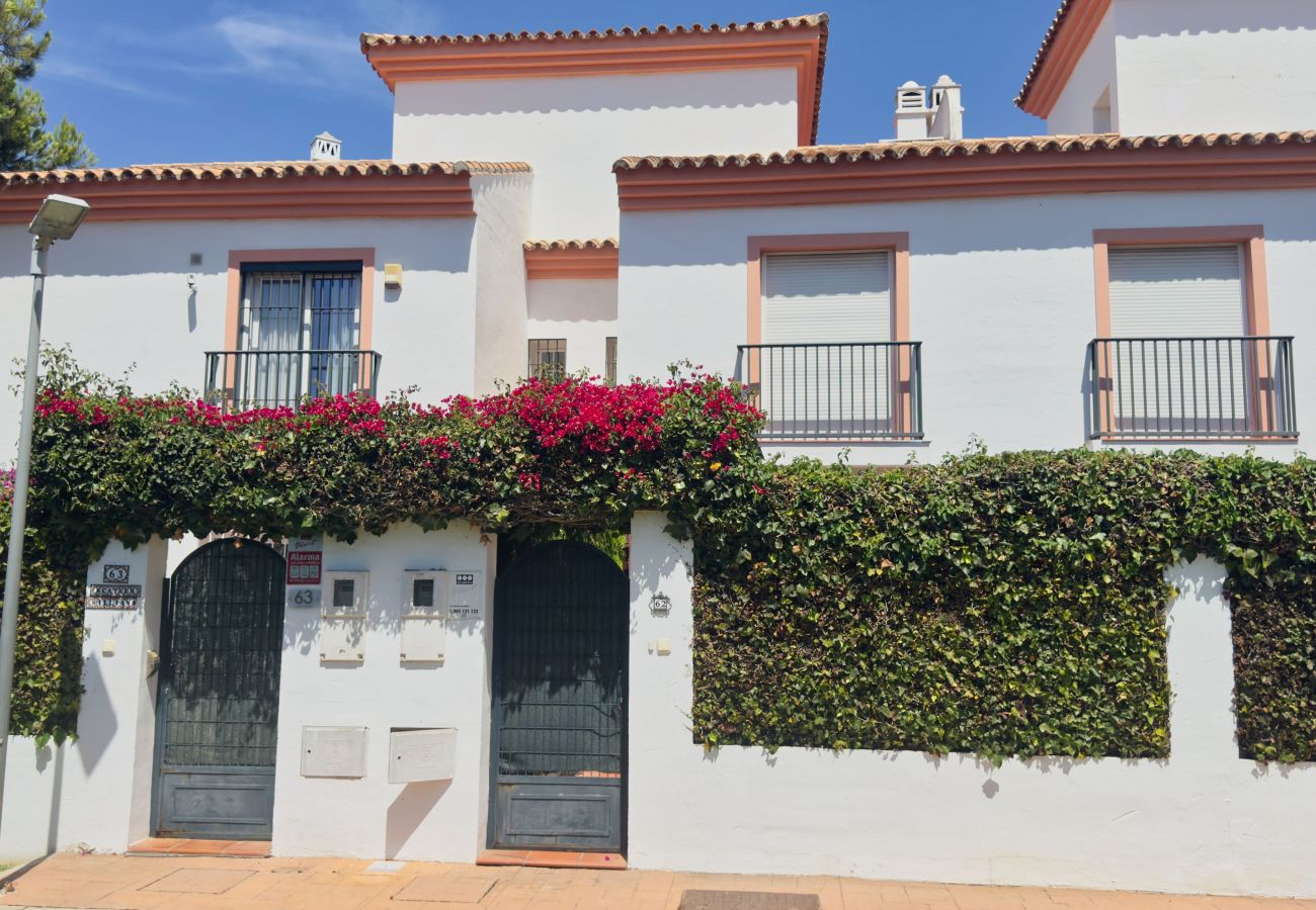 Terraced House in Marbella - Townhouse with Rooftop Terrace by Cabopino Golf