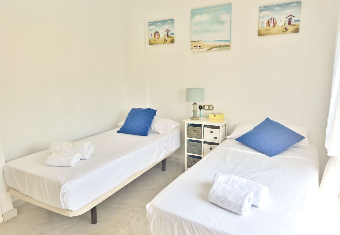 Terraced House in Marbella - Townhouse with Rooftop Terrace by Cabopino Golf