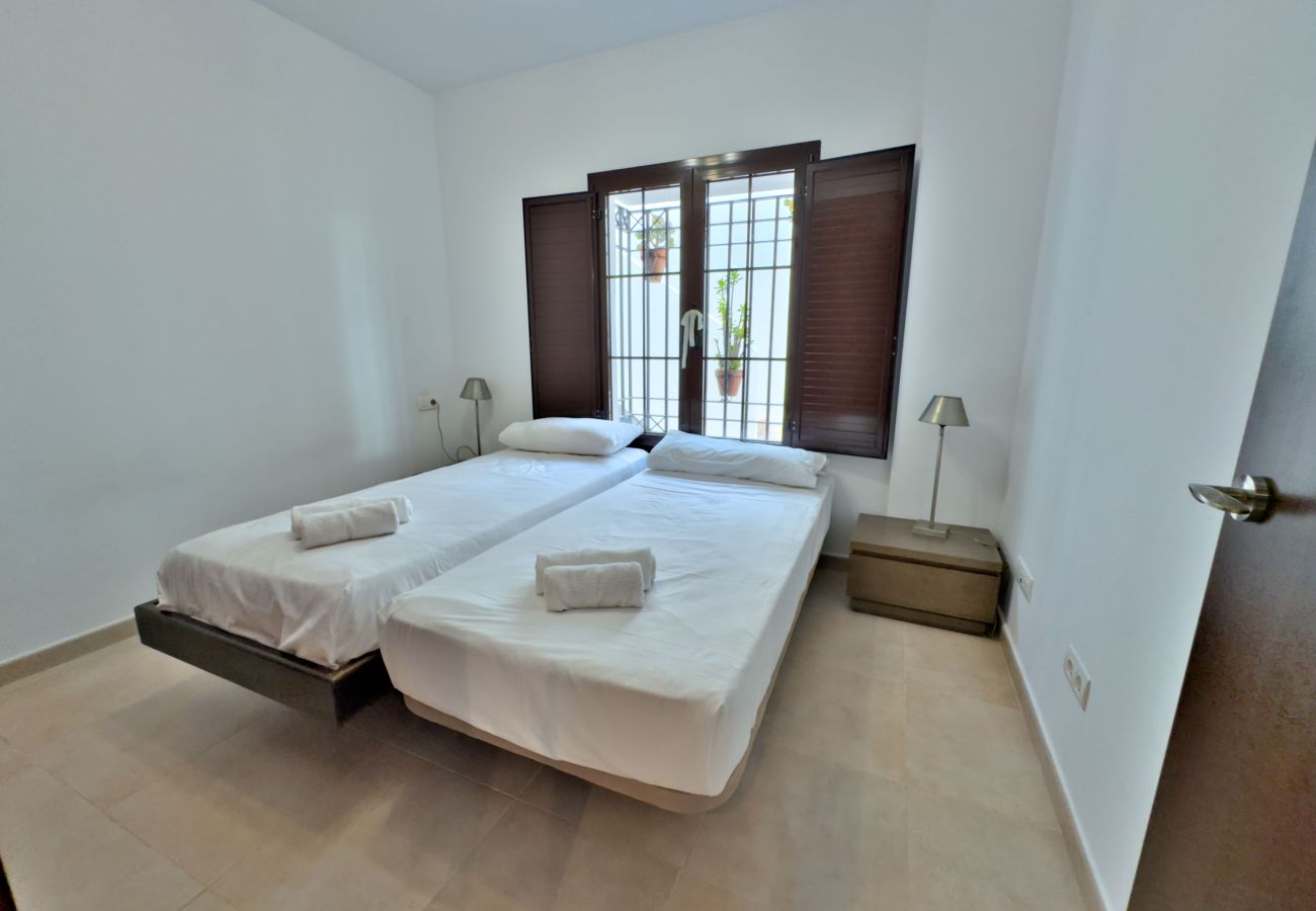 Appartement à Marbella - 🏡 Superbe Appartement de Vacances à Pueblo de Los Monteros, Marbella 🌅⛰️
