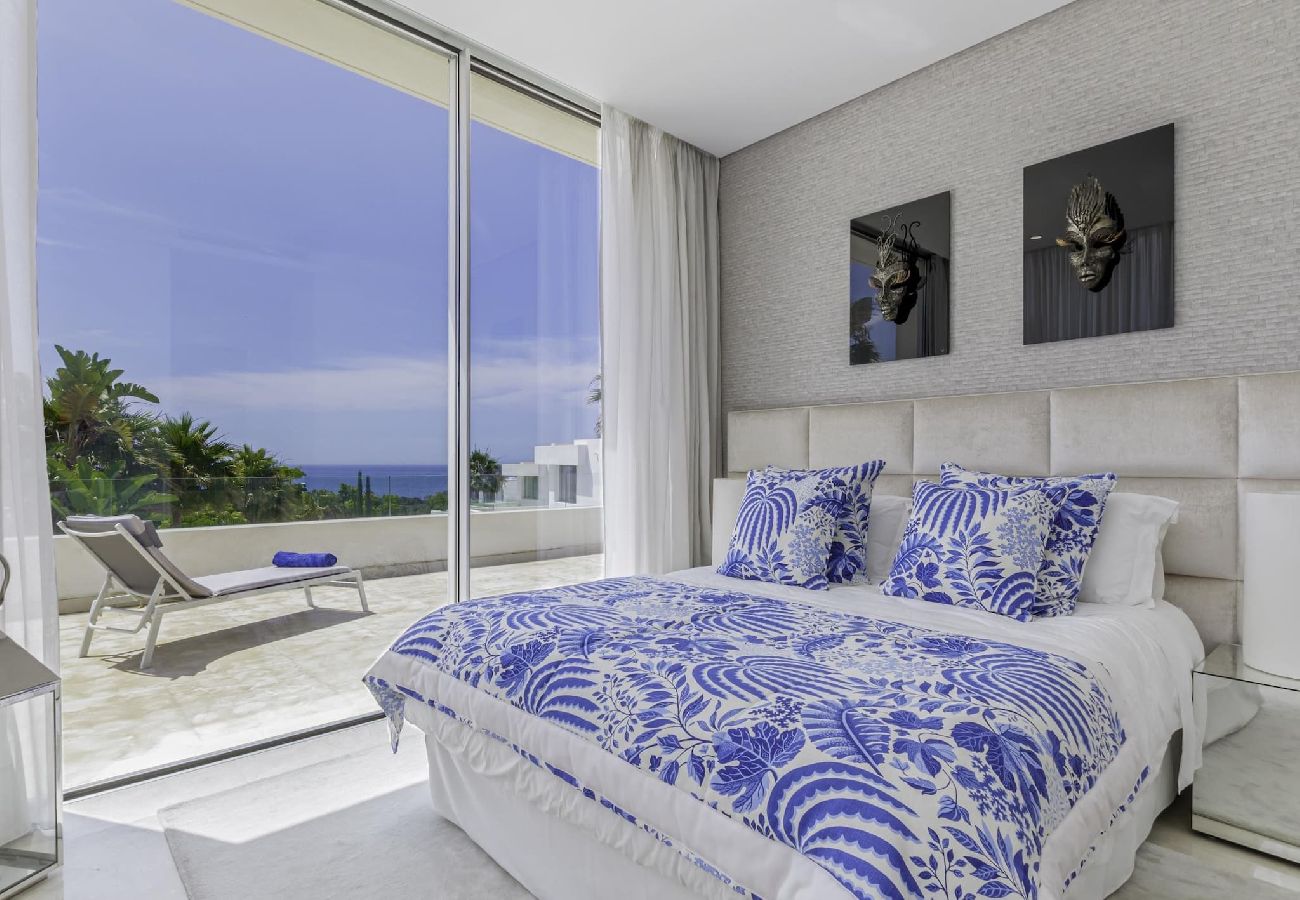 Villa à Marbella - Villa design avec vue sur la mer et piscine privée.