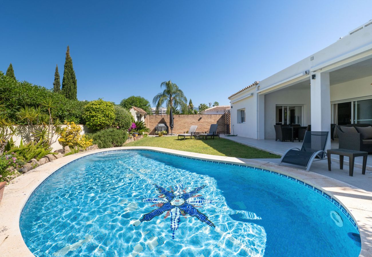 Villa à San Pedro de Alcántara - Villa avec piscine privée à Guadalmina Alta, Marbella